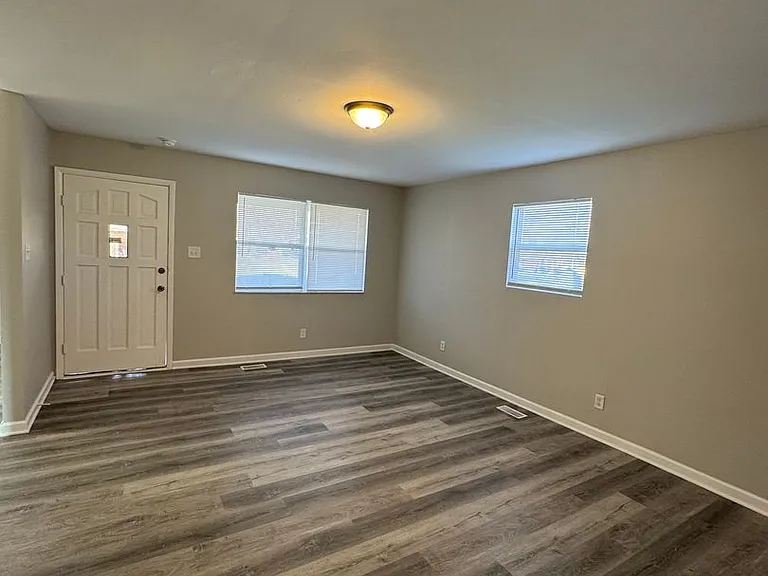 1825 Horizon Ln — Photo 2