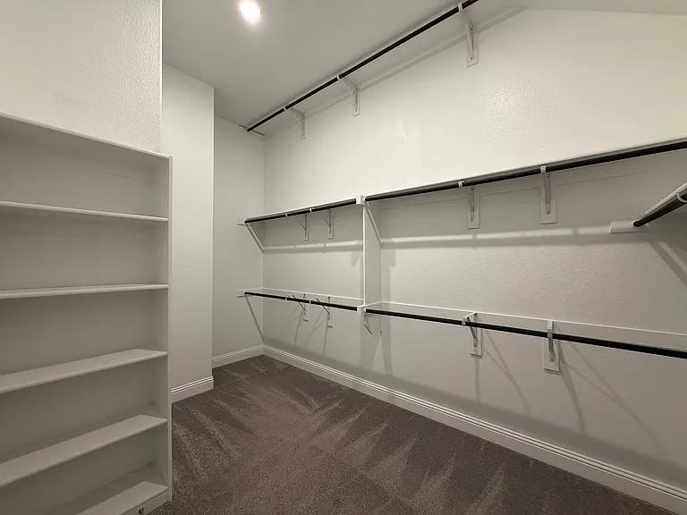 482 Prairie View Dr — Photo 32