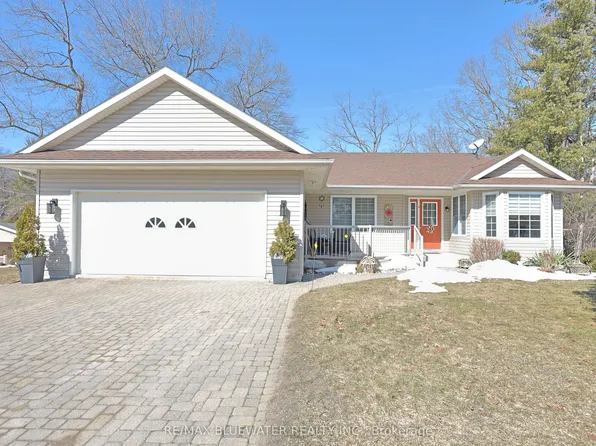 9826 Northville Cres #8, Lambton Shores, ON N0M 2N0