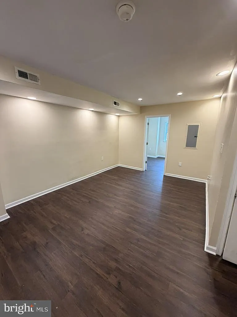 3 bed, 2.5 bath, 1600 sqft, $1,975 — Photo 3