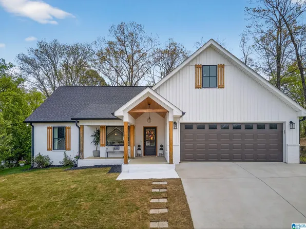 155 Willowood Dr, Oxford, AL 36203