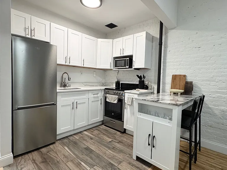 19 E 21st St #3C — Photo 4