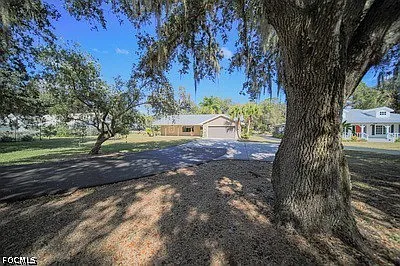 3 bed, 2.0 bath, 2297 sqft, $3,270 — Photo 2