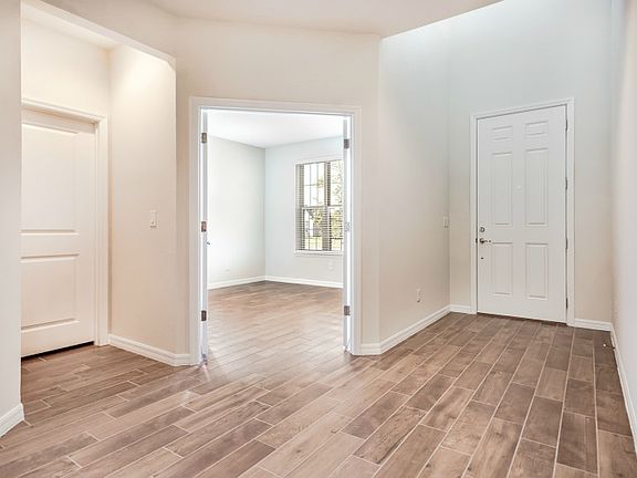 Foyer Flex Room