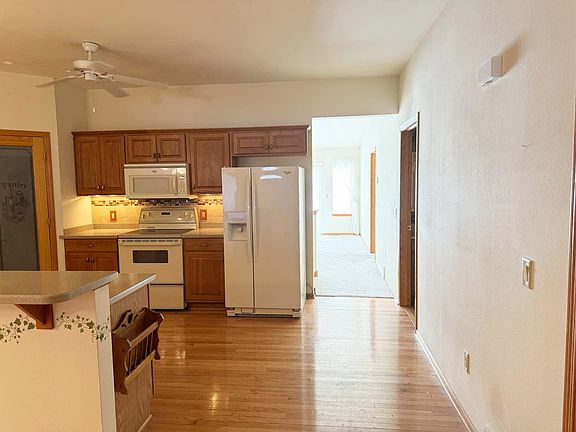 3rd image of 713 Hillcrest Ct