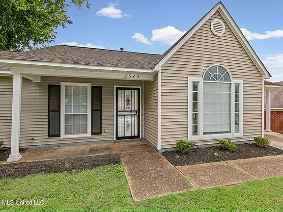 3rd image of 2563 Waverly Dr