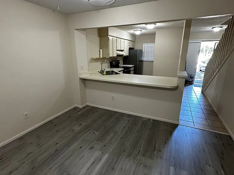 175 Yorktowne Dr #10 — Photo 2
