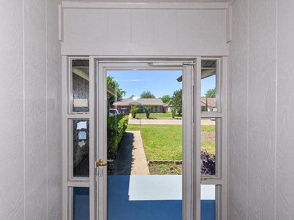 3rd image of 2806 Santa Monica Dr
