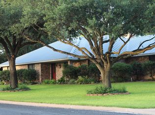 108 Meadow Dr, Schulenburg, TX 78956
