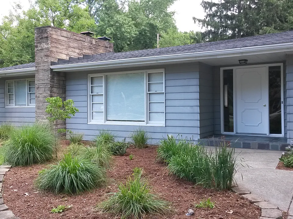 1279 Pontiac Rd