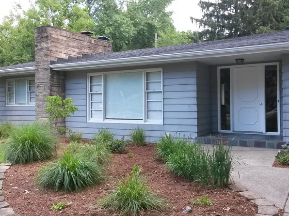 1279 Pontiac Rd, Benton Harbor, MI 49022
