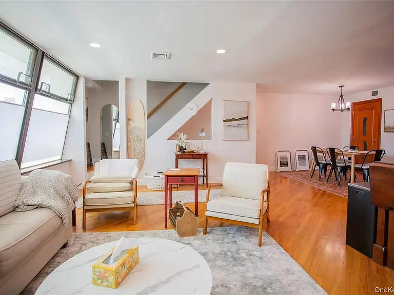521 W Broadway #B — Photo 11