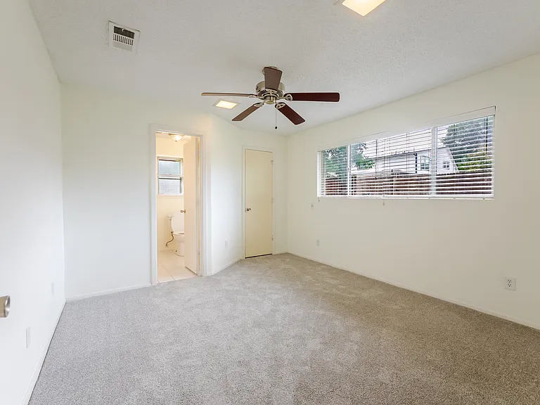 105 E Woodbury Dr — Photo 25
