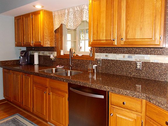2nd image of 1724 Willow Woods Ln