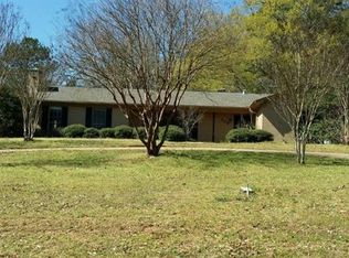 105 Golfcrest Dr, Palestine, TX 75803