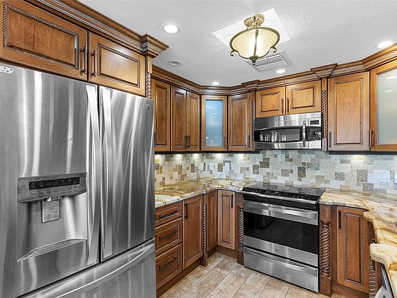 4th image of 417 Richmond C #417
