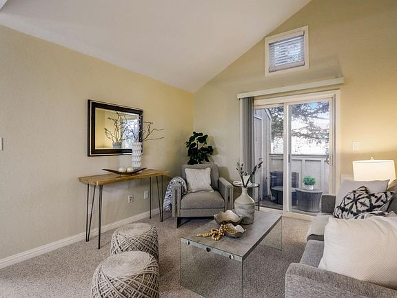 4th image of 33 Monte Verano Ct