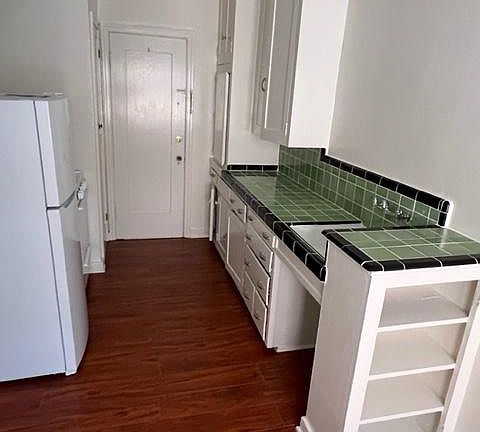 4th image of 353 S Cloverdale Ave APT 8