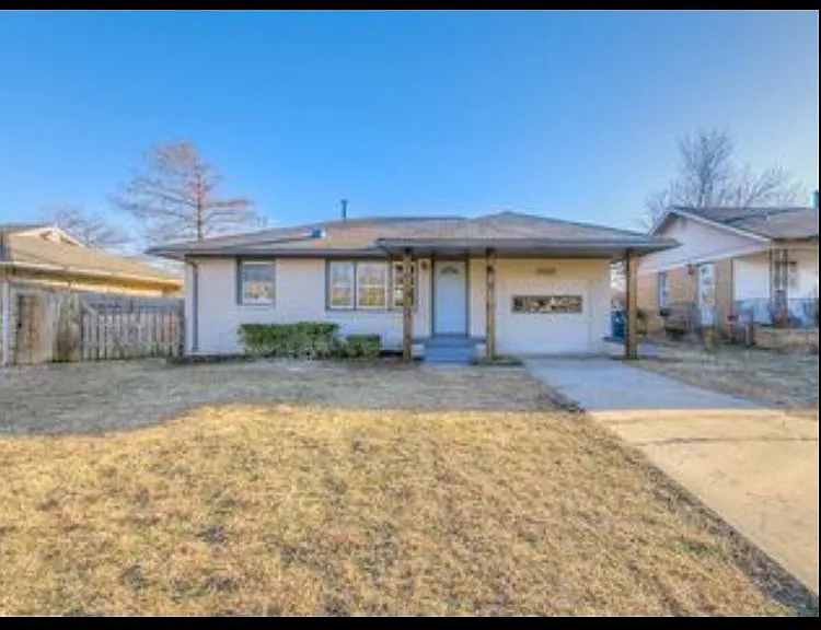 2220 Churchill Way — Photo 1