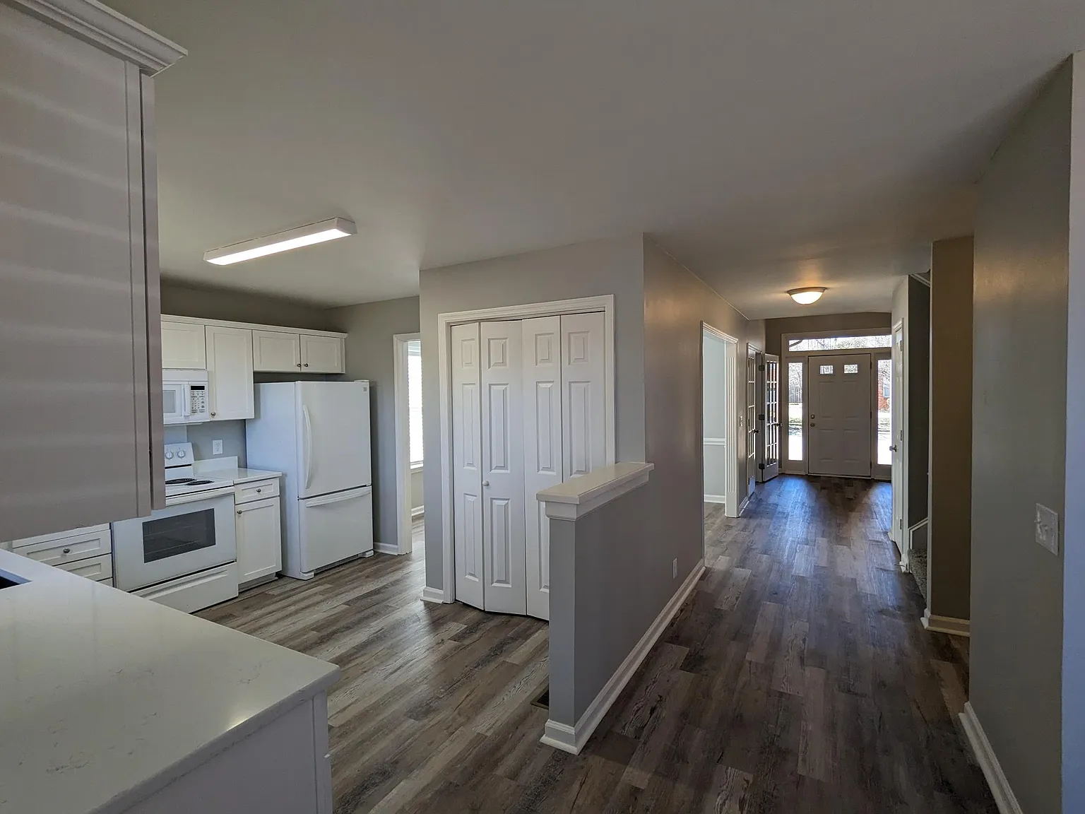 3 bed, 2.5 bath, 2693 sqft, $2,395 — Photo 3