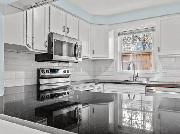 248 Camp St APT R1, West Yarmouth, MA 02673