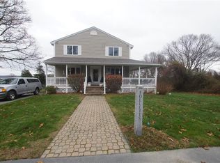 020 Merrill Ln, Portsmouth, RI 02872