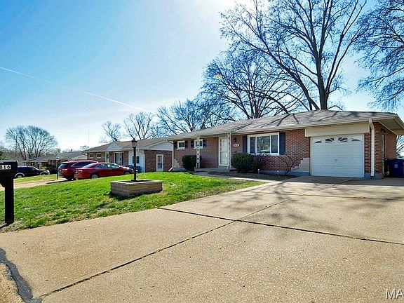 2nd image of 9816 Lakeford Ln