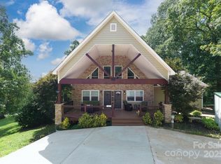 127 Deer Hill Ln, Weaverville, NC 28787