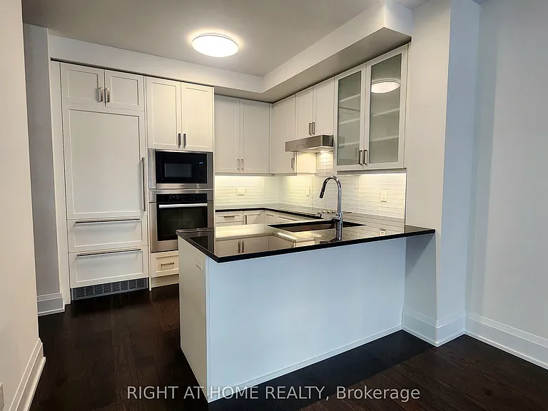 20 Fred Varley Dr #210 — Photo 11