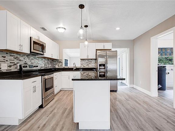 5th image of 250 Bayou Vista St