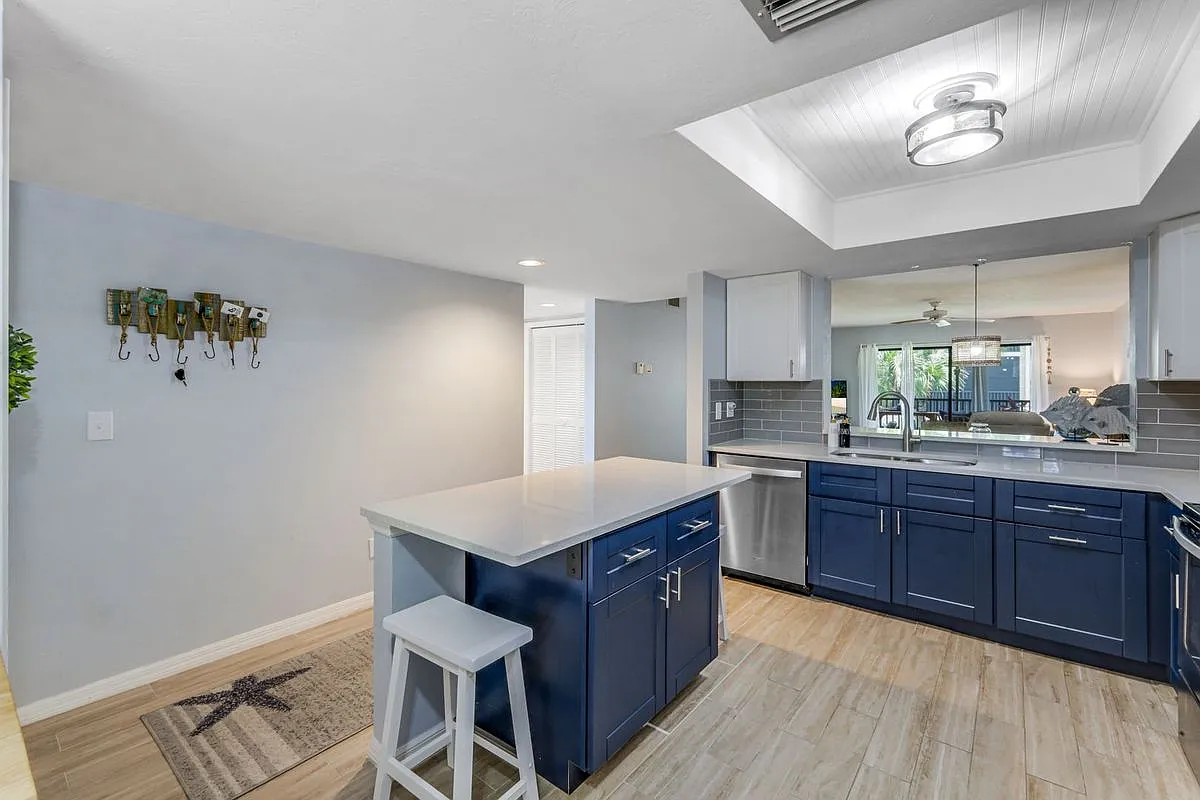 2 bed, 2.0 bath, 1069 sqft, $4,500 — Photo 4