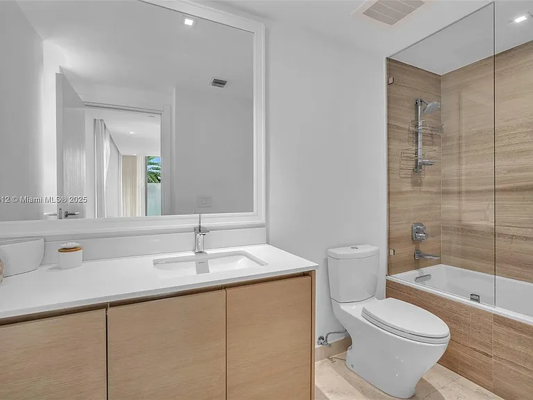 9501 Collins Ave #1 — Photo 31