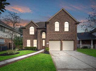 18450 W Laura Shore Dr, Cypress, TX 77433