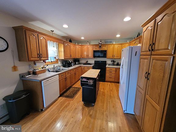 4th image of 2321 Millington Rd