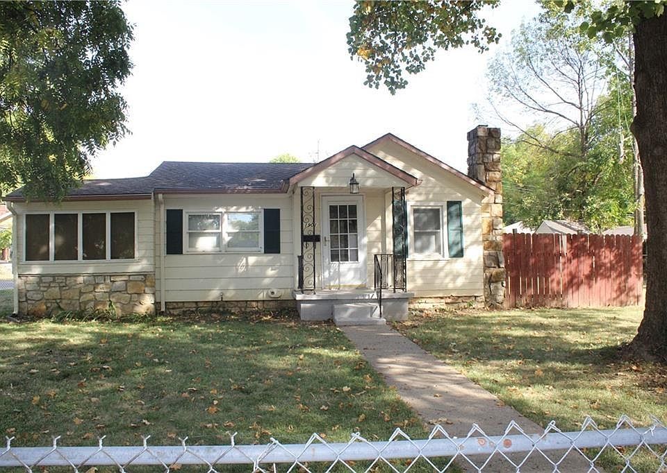 1st image of 1901 S Hardy Ave