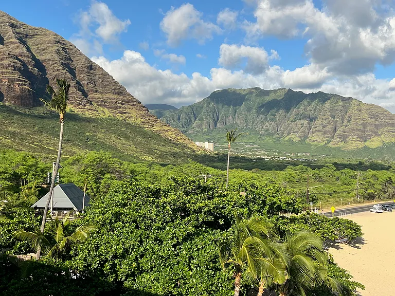 Incredible views of Makaha Valley and mountains