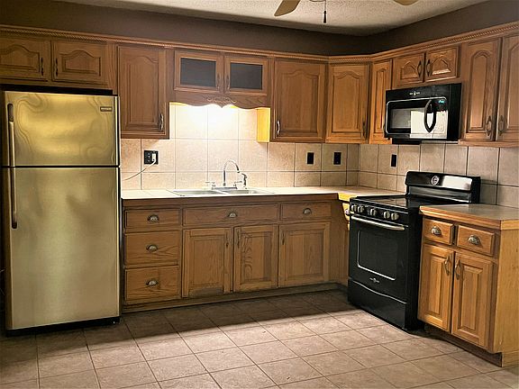 4th image of 1051 Cogbill Ave W