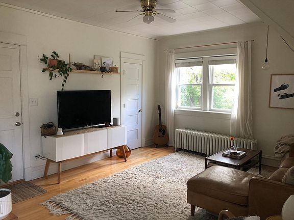 2nd image of 2422 N Linden Pl #2