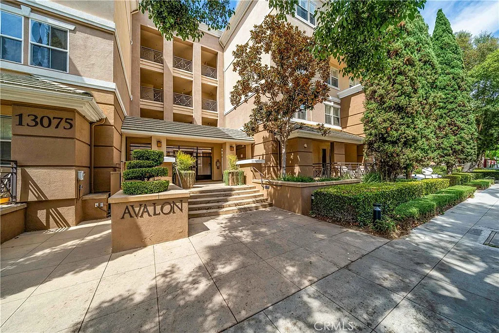 2 bed, 2.5 bath, 1197 sqft, $4,795 — Photo 2