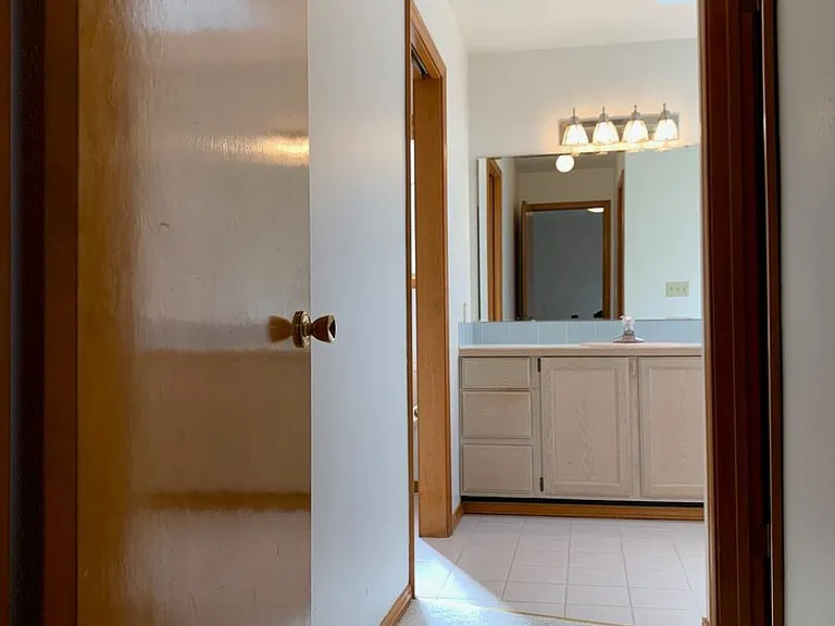 1033 S 232nd St — Photo 30