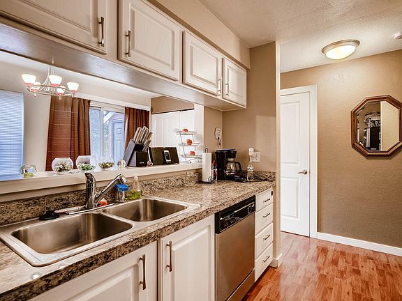 3rd image of 412 Center Rd APT A10