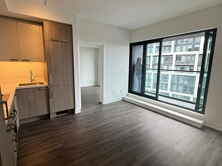 20 Soudan Ave #2204 — Photo 5