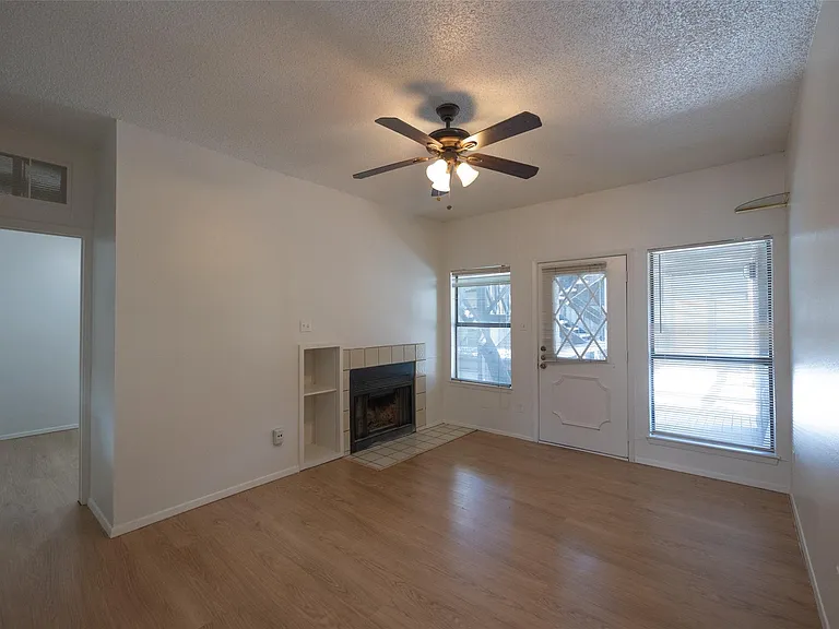 806 W 24th St #207 — Photo 5