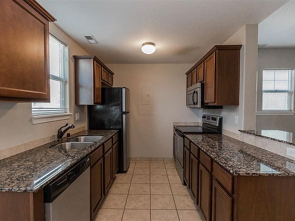 4th image of 2656 Valentine Ln