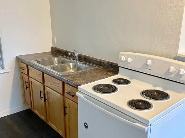 1000 W Cumberland Rd #6, Saint Elmo, IL 62458