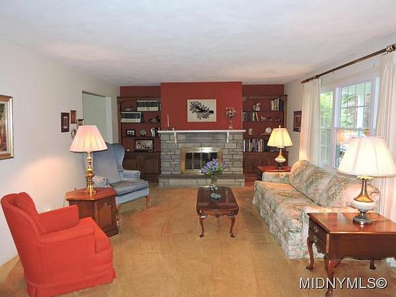 5th image of 10 Devereux Ln