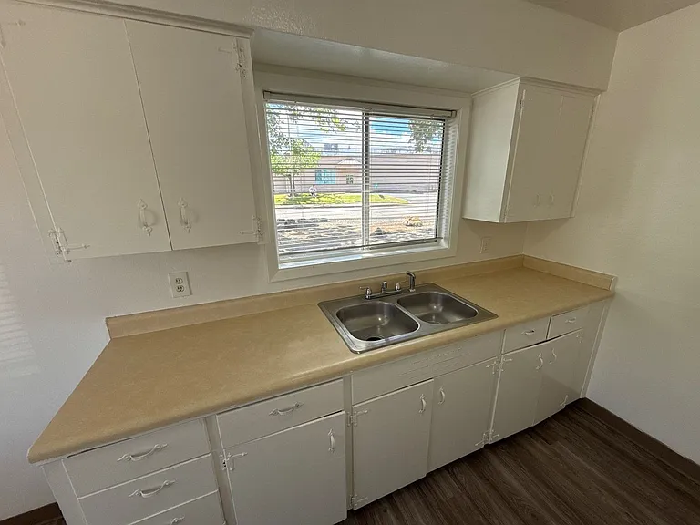 280 SE Orchard Ave #1 — Photo 8