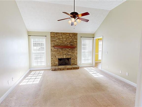 4th image of 381 Lee Road 2087