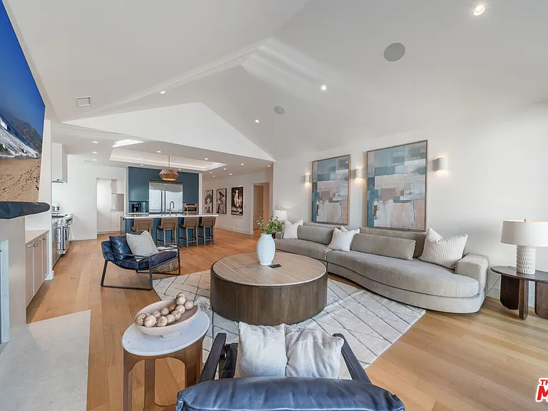 1222 S Genesee Ave — Photo 42