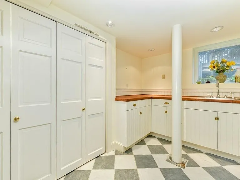 14 Ash St — Photo 17